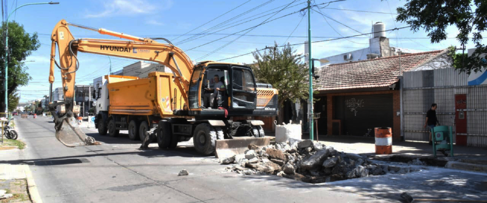 Continúan las obras de pavimentación sobre la Av. Montevideo